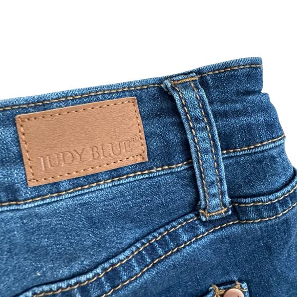 Judy Blue Leopard Patch Mid Rise Denim Shorts Women’s size large - Picture 4 of 5